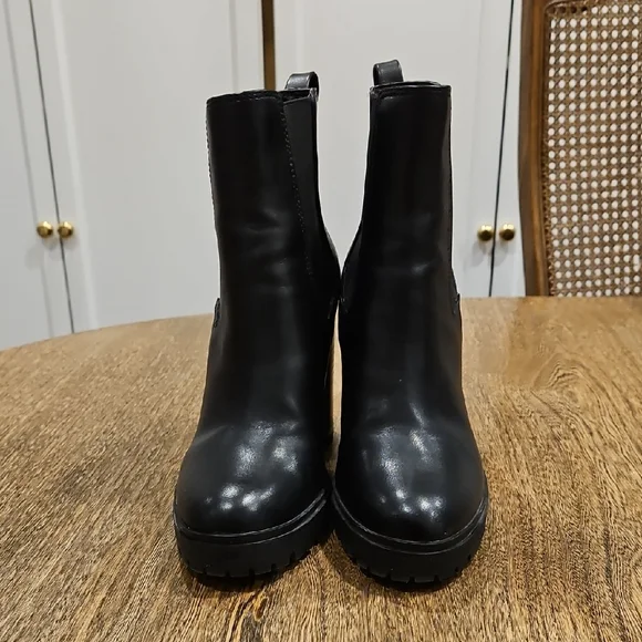 Steve Madden Black Heeled Boots - Picture 3 of 8